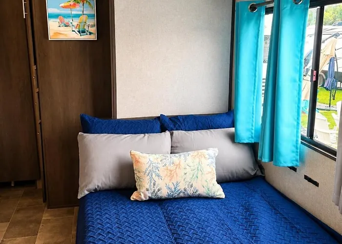 Your Glamping Escape Awaits 5 Miles From The Holiday home *