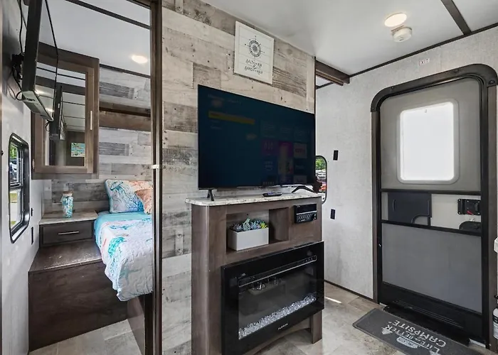 Your Glamping Escape Awaits 5 Miles From The Gulf Shores